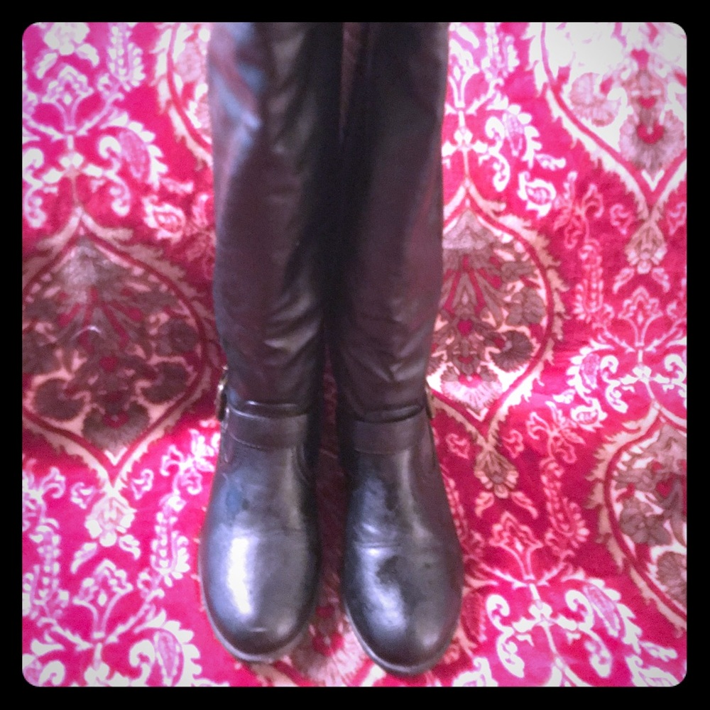 🎉SALE🎉Black knee high boots size 6💗